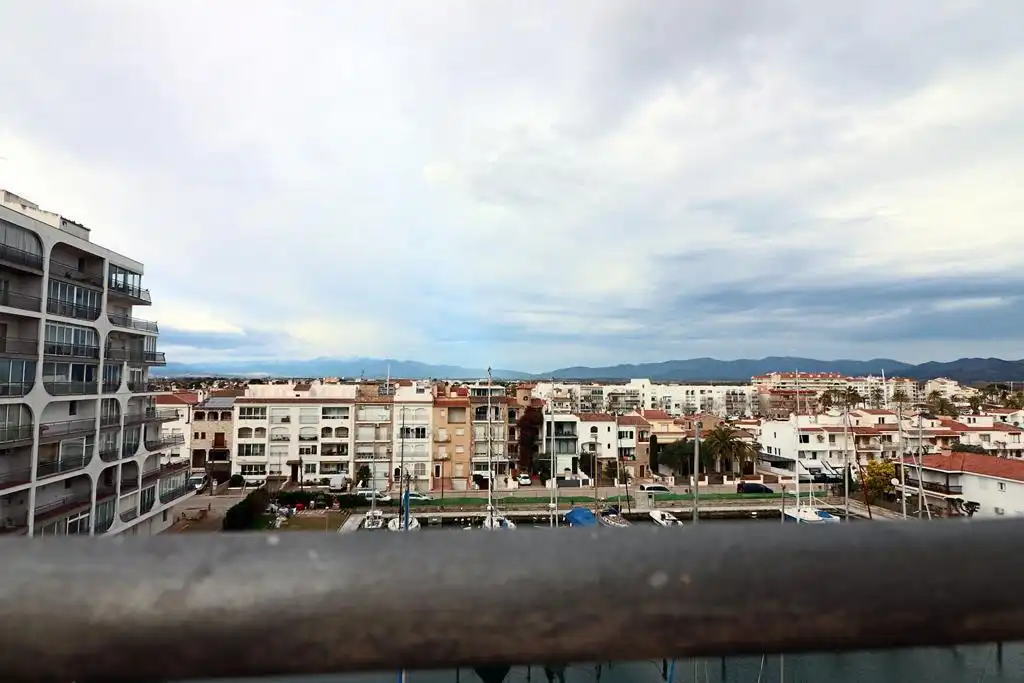 Exterior view of Attic for sale in Empuriabrava  with Air Conditioner