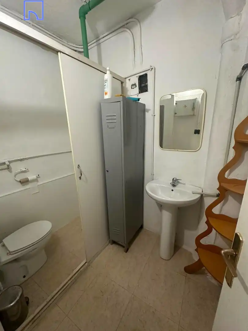 Badezimmer von Geschaftsraum zum Verkauf in Tudela mit Möbliert