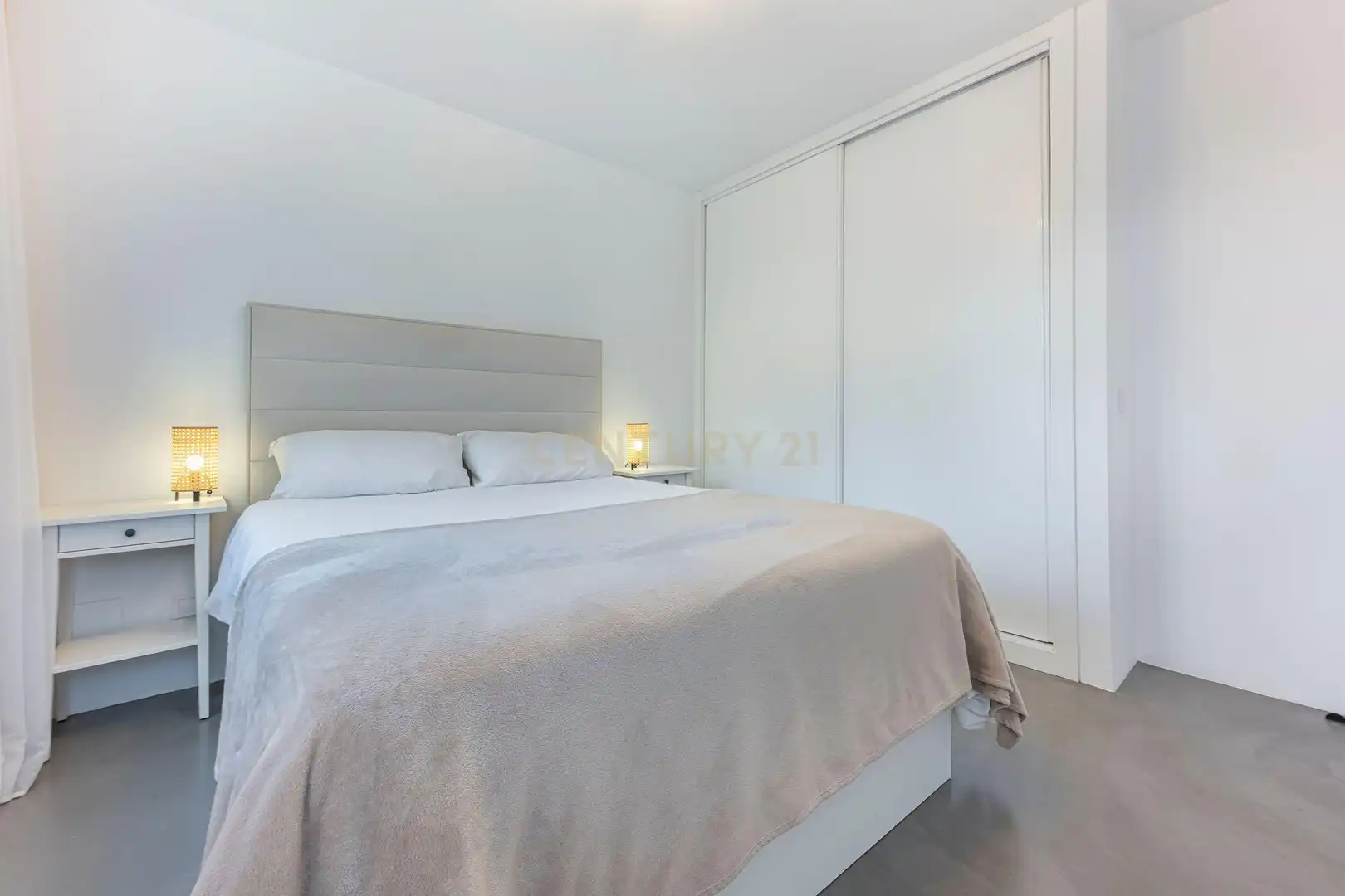 Habitación de Apartamento en venta en Marbella con Aire acondicionado, Trastero y Piscina
