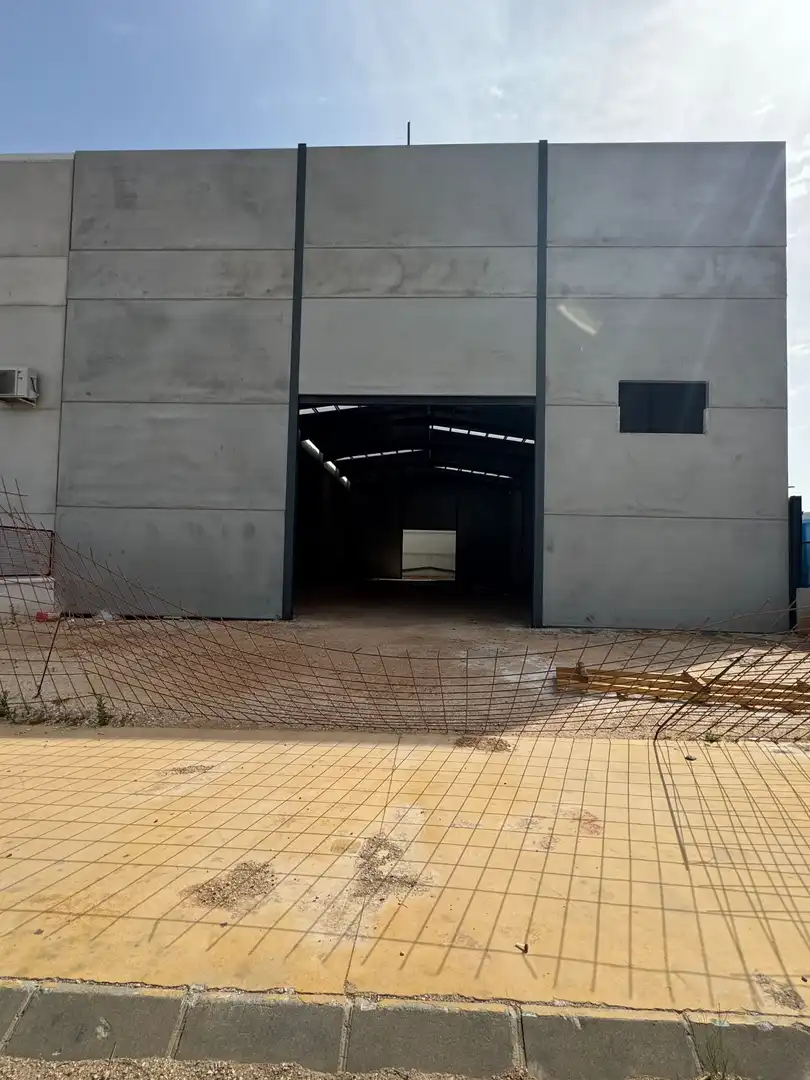 Vista exterior de Nau industrial de lloguer en Antequera