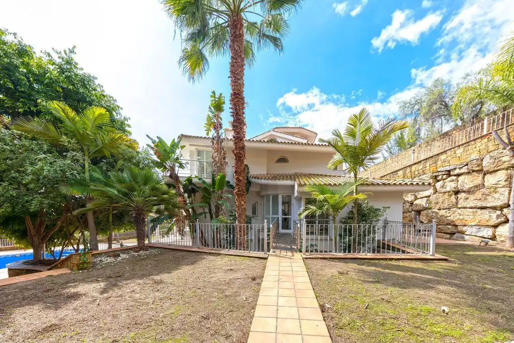 Vista exterior de Casa o chalet en venta en Benahavís con Aire acondicionado, Calefacción y Jardín privado