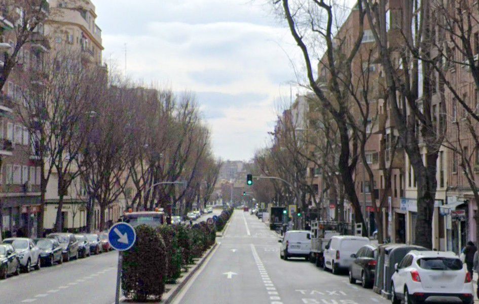 Vista exterior de Local en venda en  Madrid Capital