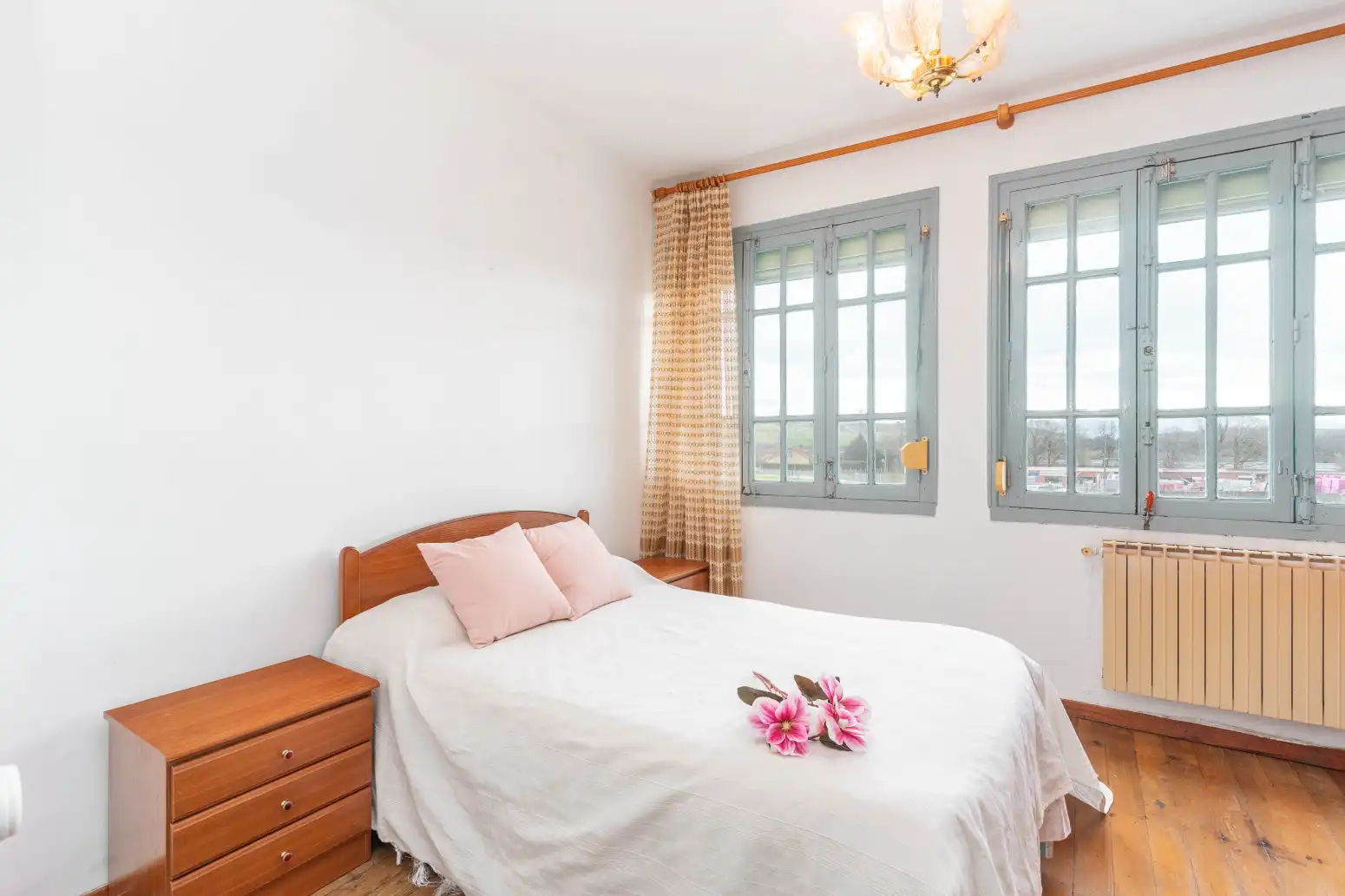 Habitación de Casa adosada en venta en Salas con Parquet, Terraza y Trastero