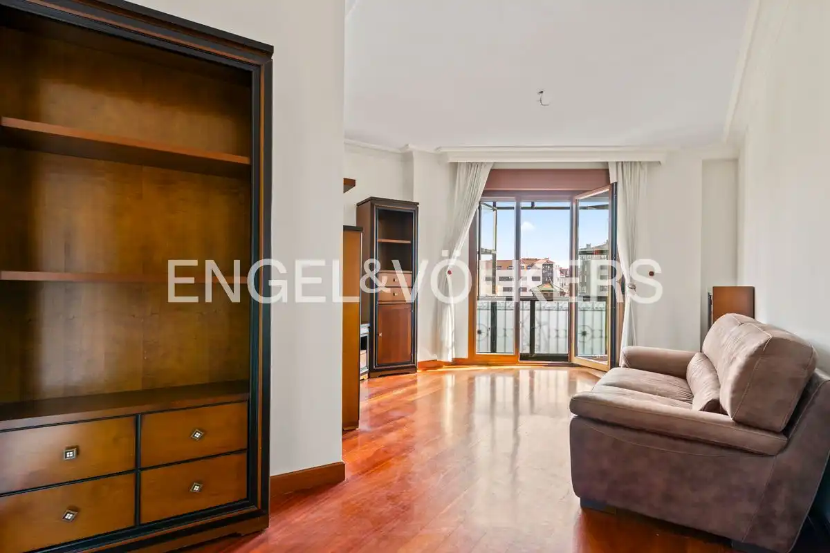 Sala de estar de Piso en venta en Gijón  con Calefacción, Parquet y Balcón