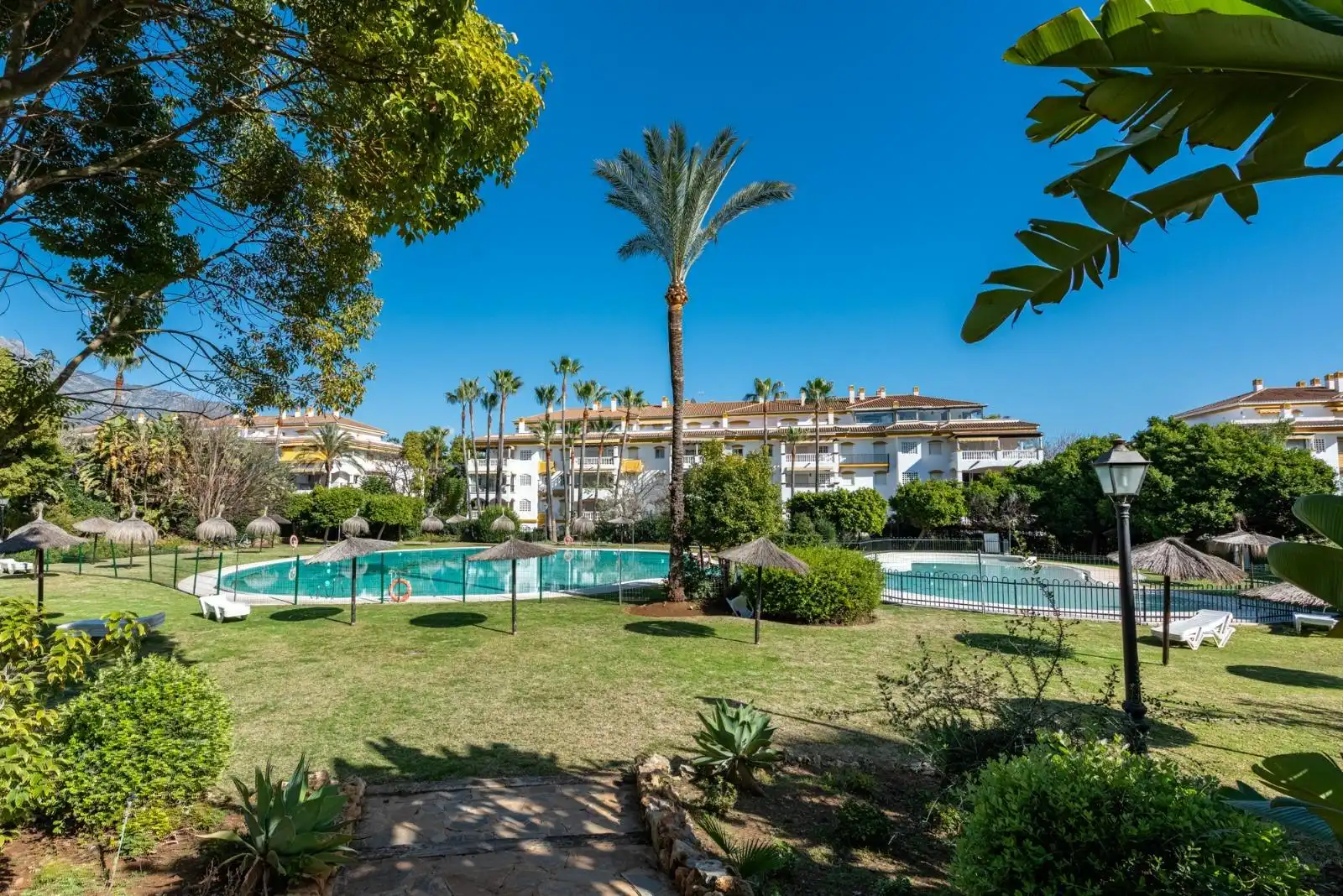 Apartment mit Pool zum Verkauf in Nueva Andalucía