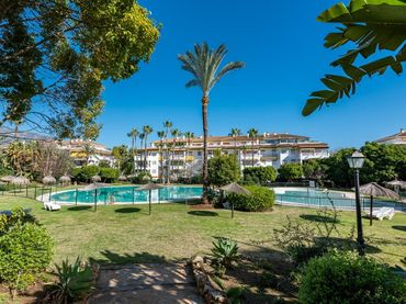 Apartament amb piscina en venda a Nueva Andalucía