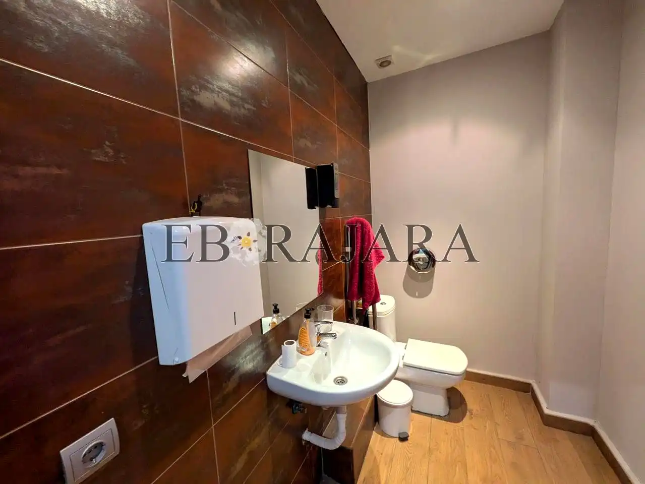 Bathroom of Office for rent in Talavera de la Reina  with Air Conditioner
