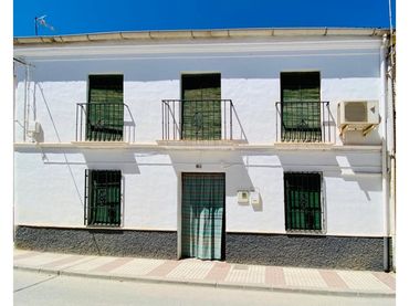 Casa con balcón en venta en Cacín