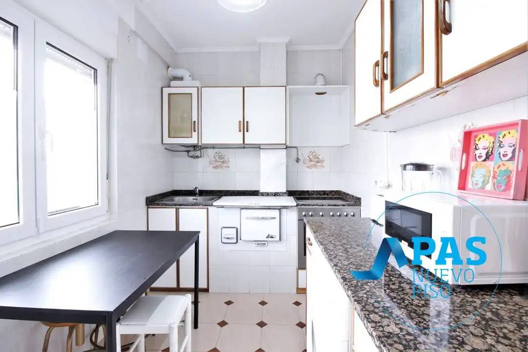 Cocina de Piso en venta en Torrelavega  con Terraza y Balcón