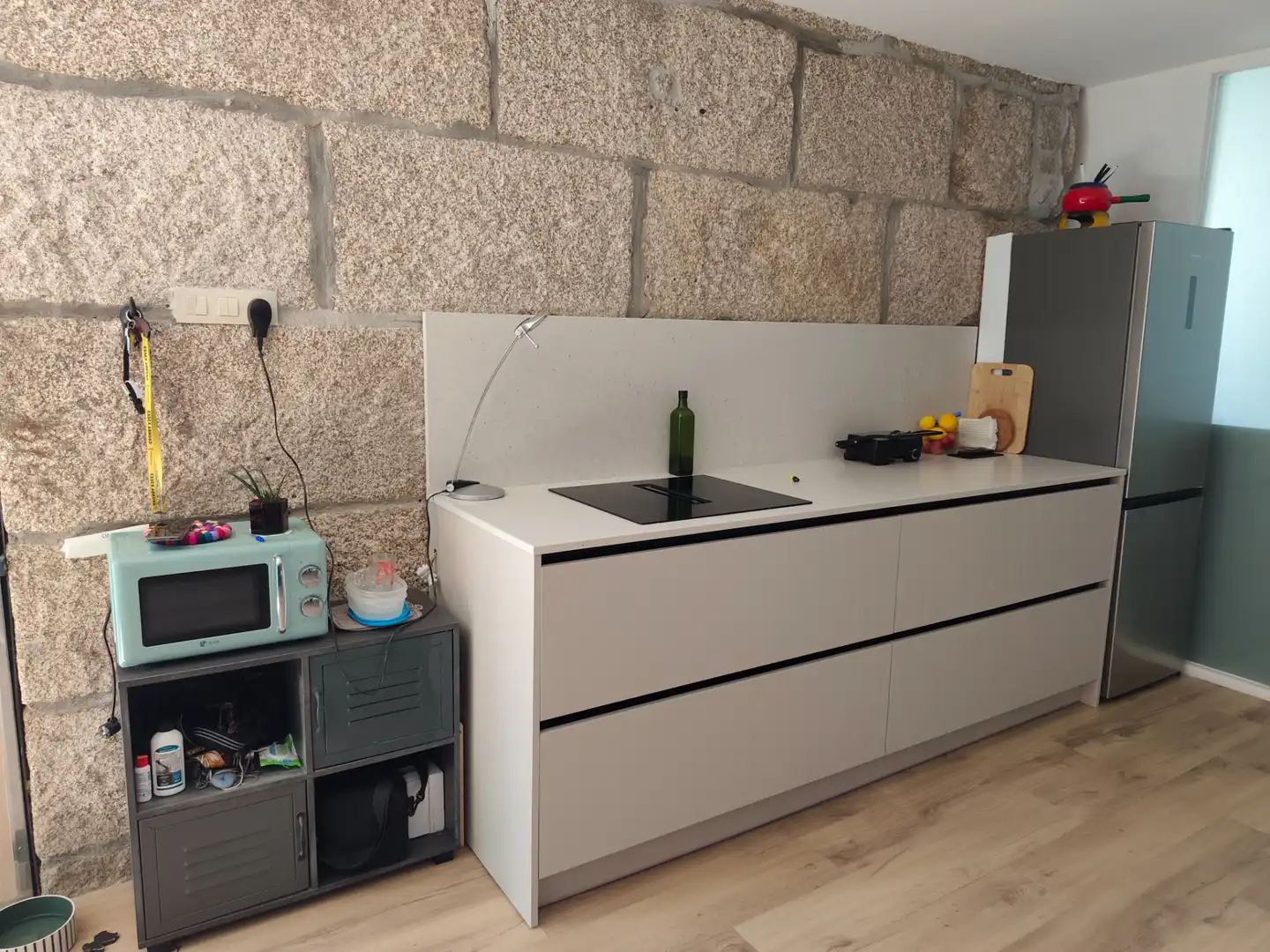Cuina de Apartament de lloguer en Vigo  amb Terrassa, Moblat i Forn