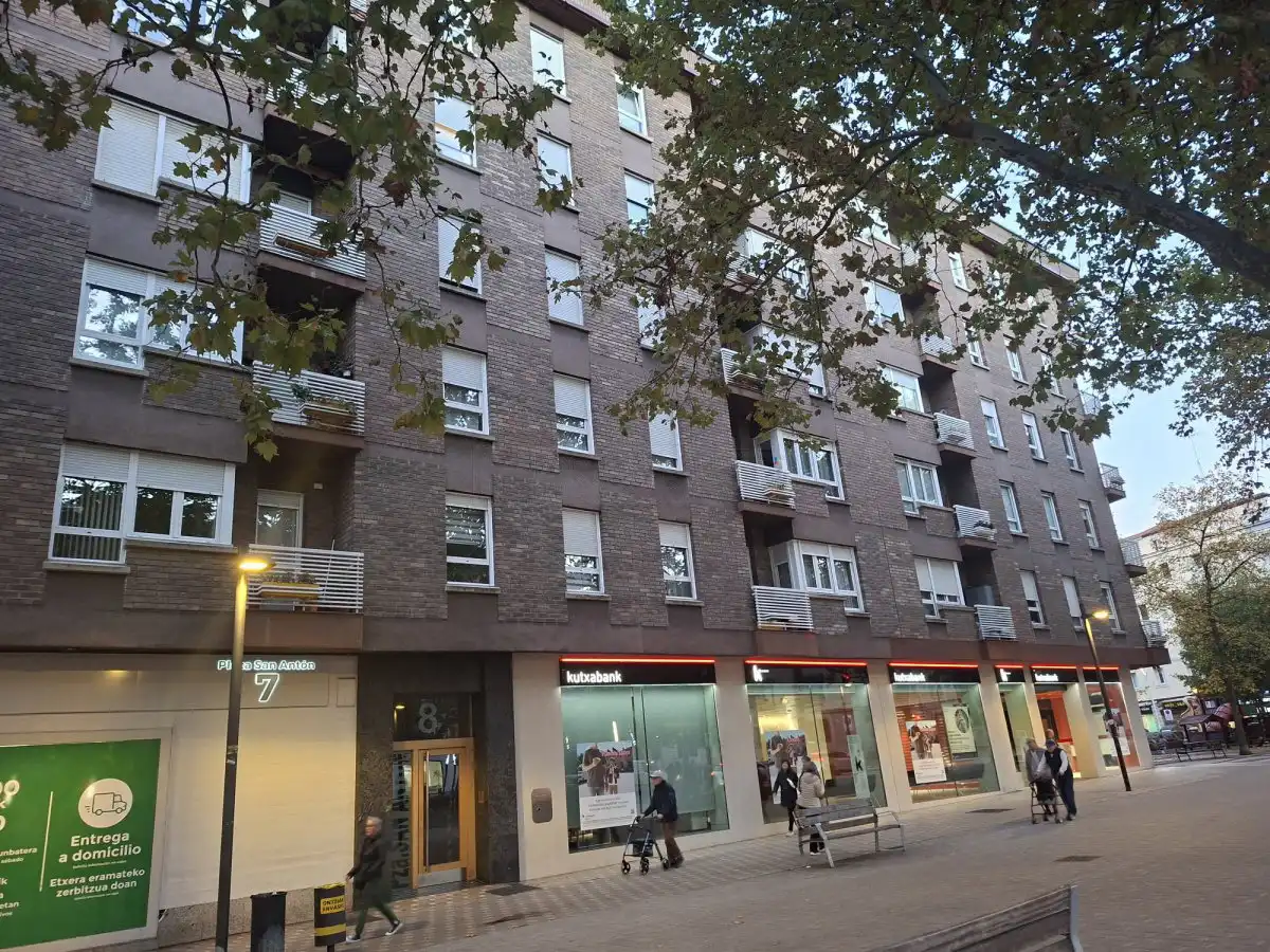 Vista exterior de Pis en venda en Vitoria - Gasteiz amb Calefacció, Parquet i Terrassa