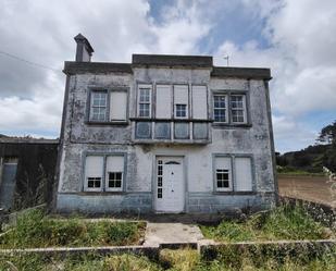 Vista exterior de Casa o xalet en venda en Muxía amb Jardí privat i Traster