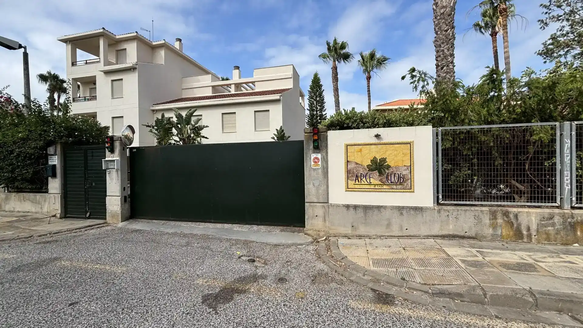Außenansicht von Wohnung zur Miete in Rota mit Klimaanlage, Privatgarten und Schwimmbad