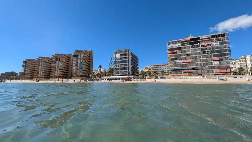 Vista exterior de Apartamento en venta en Elche / Elx con Aire acondicionado, Terraza y Amueblado