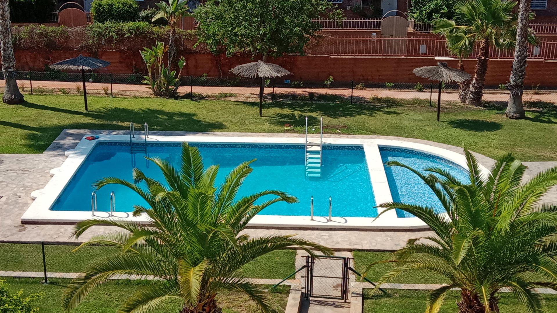 Piscina de Casa adosada en venda en Alicante / Alacant amb Aire condicionat, Calefacció i Jardí privat