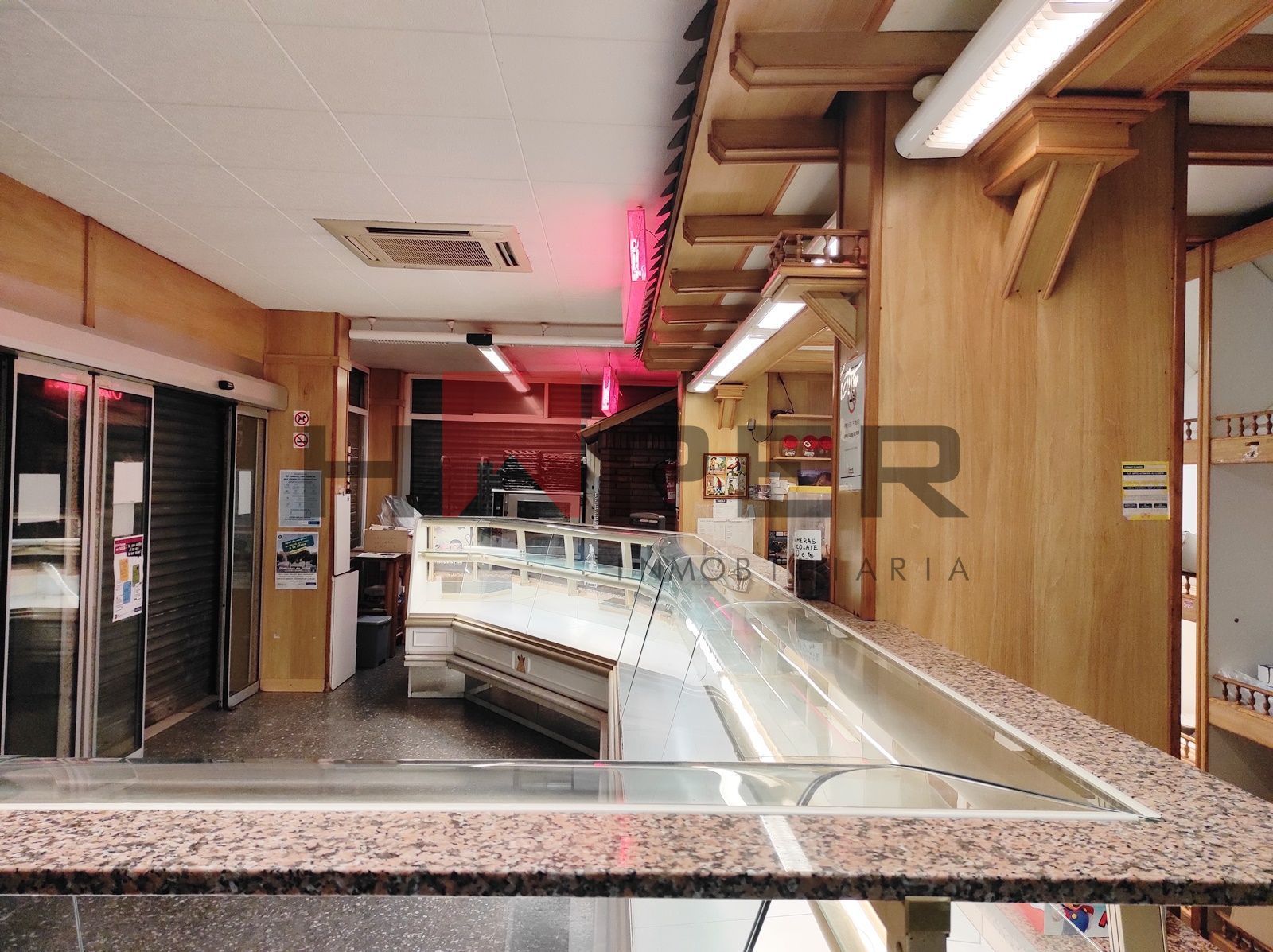 Local en venta en El Prat de Llobregat con Aire acondicionado