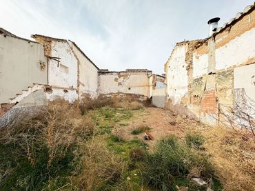 Terreni e lotti in vendita a Mediodia 59