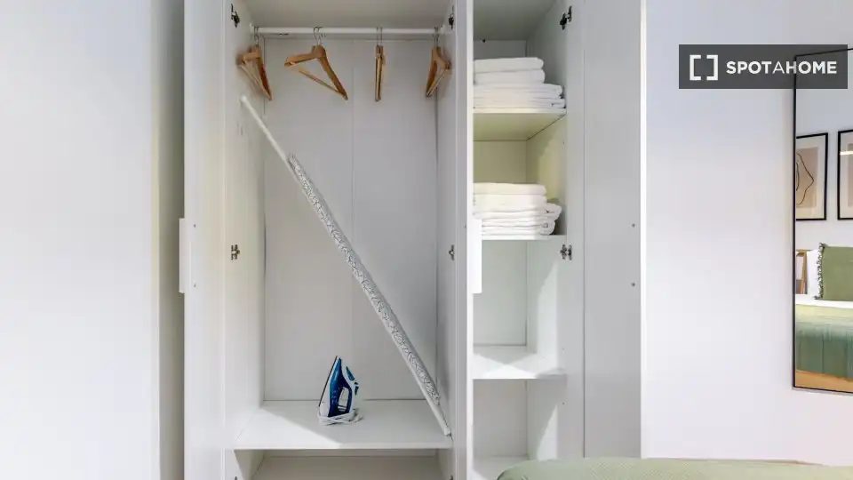 Dormitori de Apartament per a compartir en Barcelona amb Aire condicionat, Calefacció i Terrassa