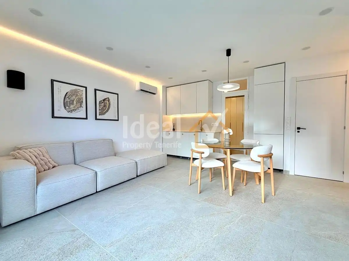 Sala d'estar de Apartament en venda en Granadilla de Abona amb Aire condicionat, Terrassa i Moblat