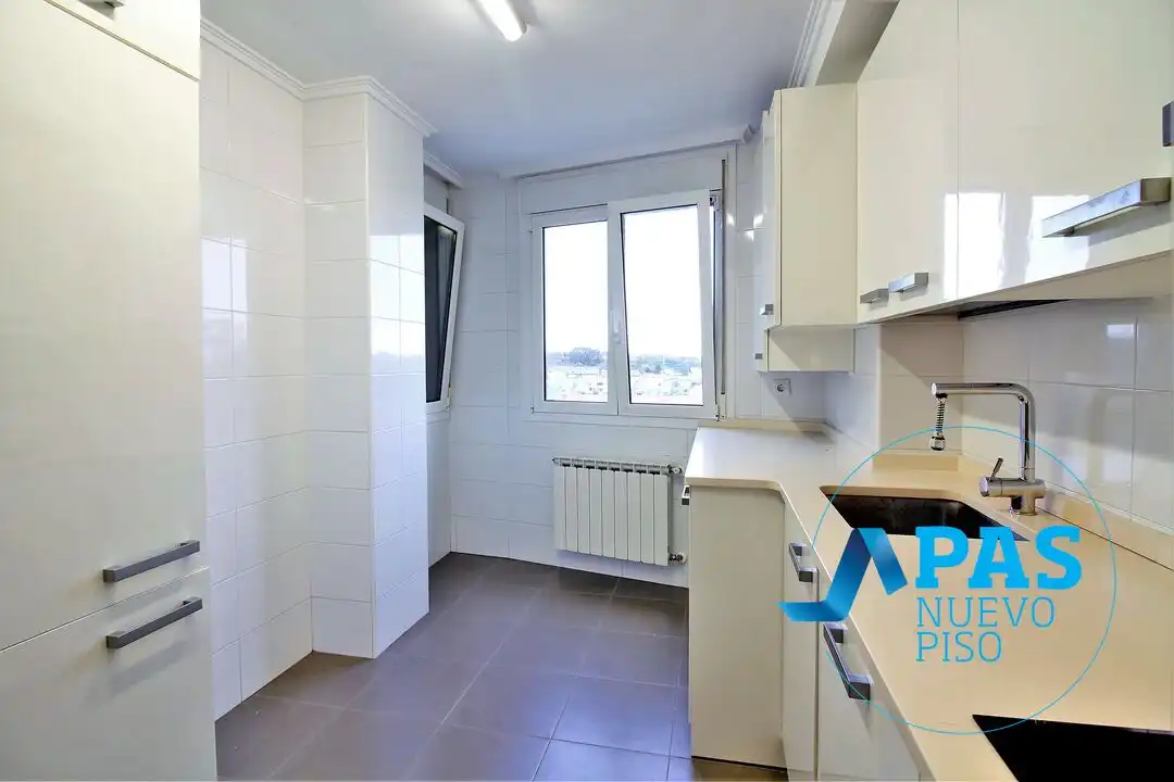 Kitchen of Flat for sale in Santander  with Heating, Private garden and Storage room
