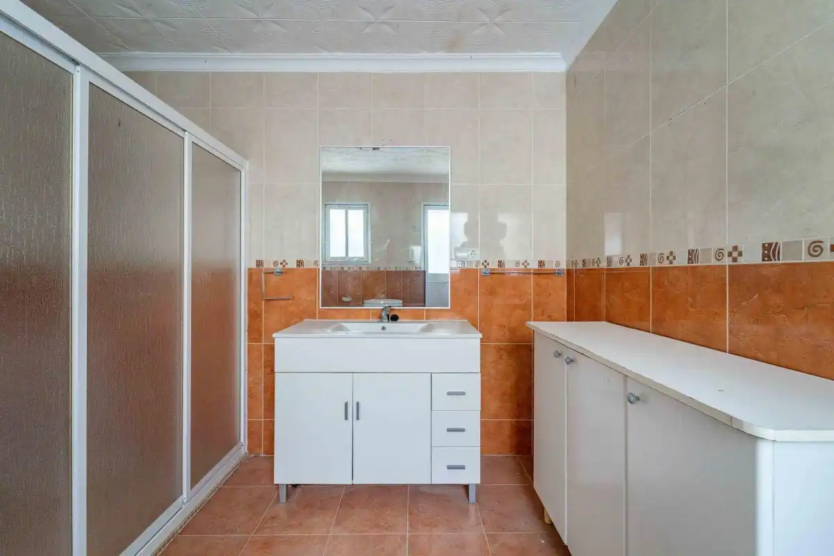 Baño de Casa adosada en venta en Benamargosa con Calefacción, Terraza y Balcón