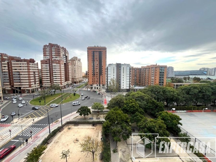 Exterior view of Flat for sale in  Valencia Capital  with Air Conditioner