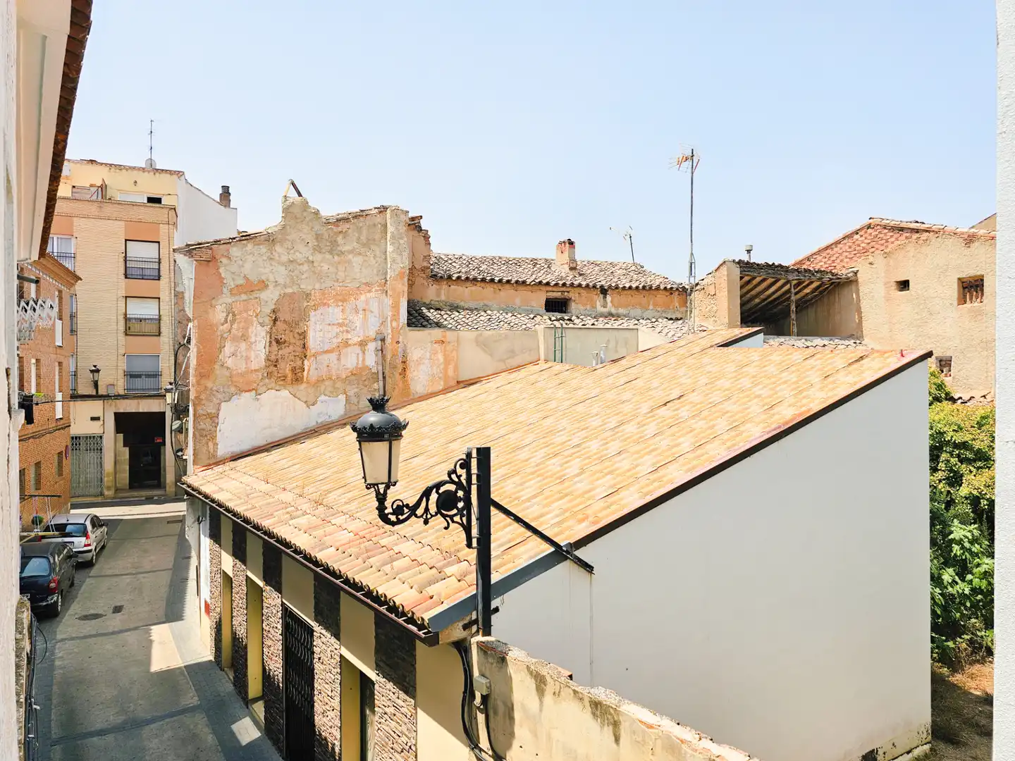 Vista exterior de Casa o chalet en venta en La Almunia de Doña Godina  con Balcón