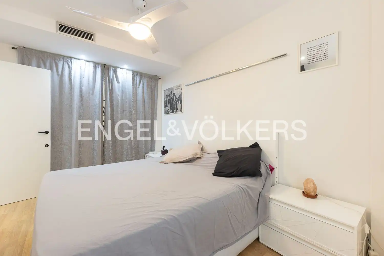 Bedroom of Flat for rent in Valencia  with Air Conditioner, Heating and Parquet flooring