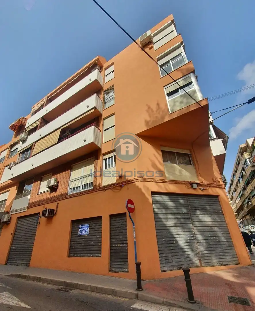 Local comercial en venda a Calle Francisco carratala cernuda