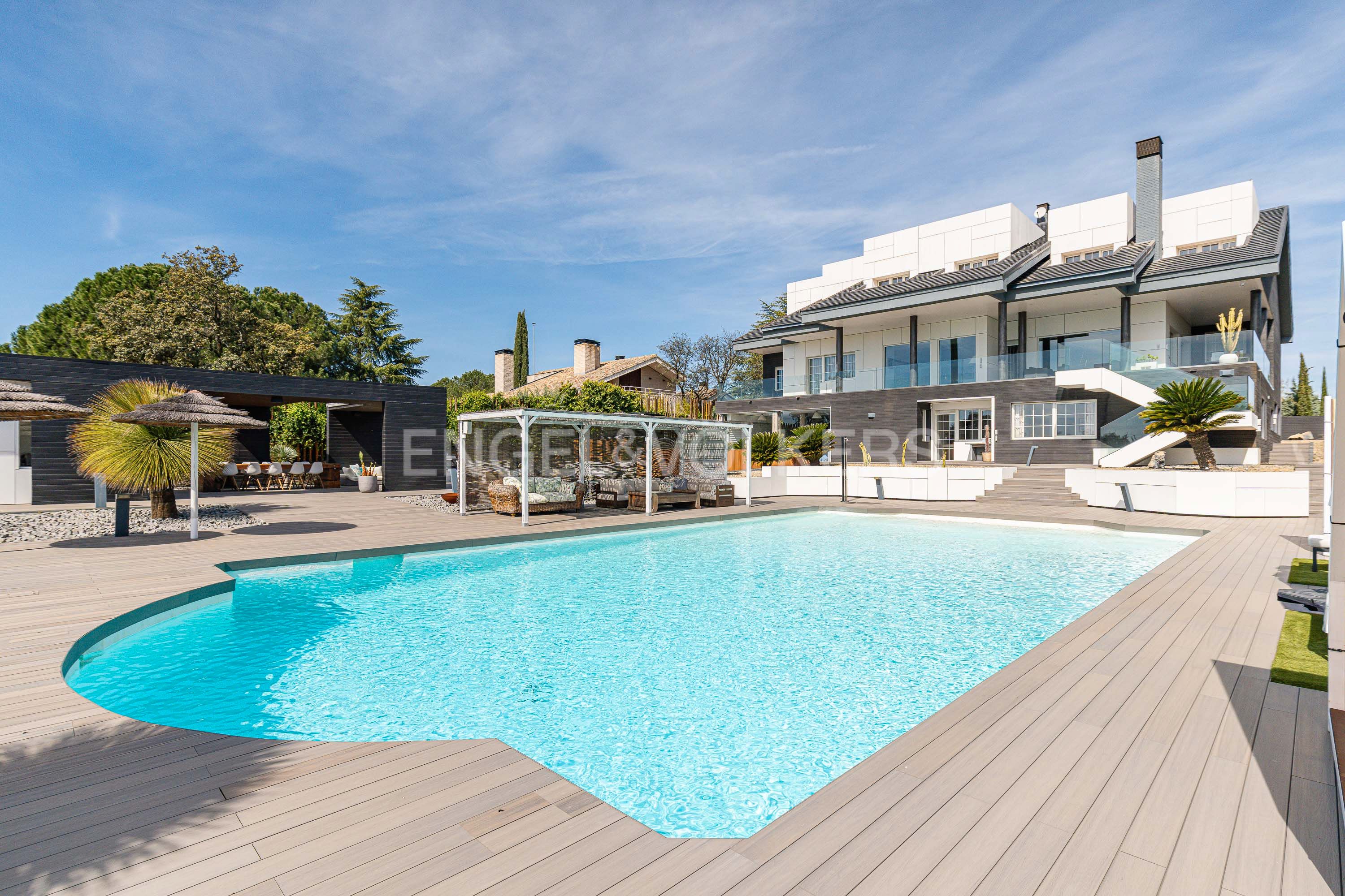 Swimming pool of House or chalet for sale in Las Rozas de Madrid  with Air Conditioner, Heating and Private garden