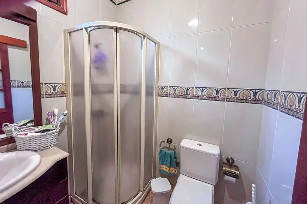 Badezimmer von Einfamilien-Reihenhaus zum Verkauf in Agulo