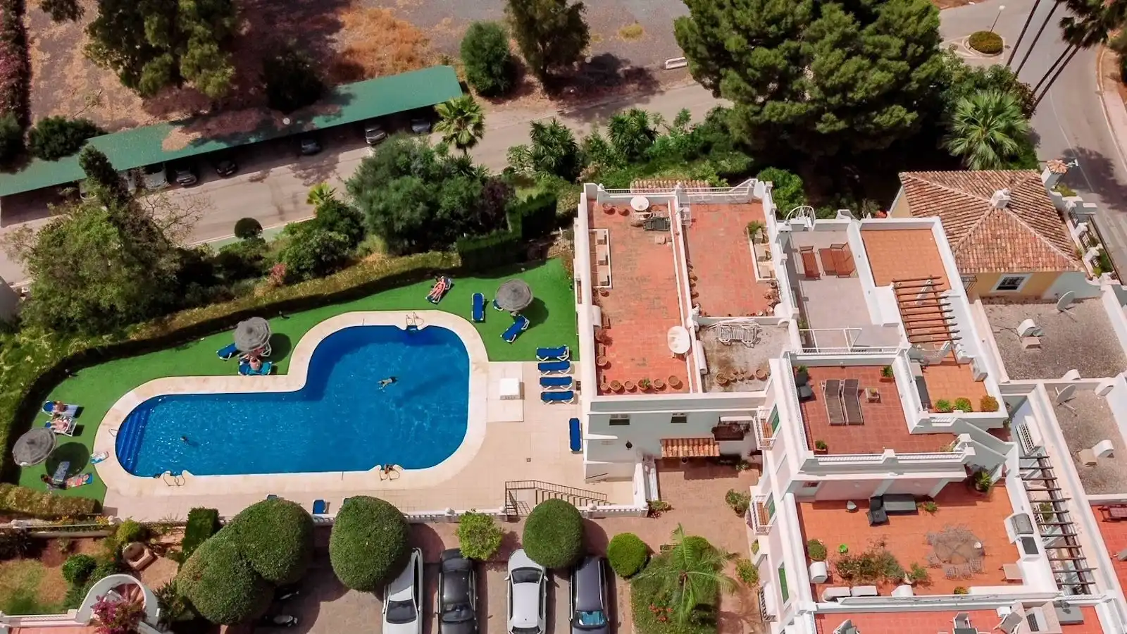 Piscina de Ático en venta en Marbella con Aire acondicionado, Amueblado y Piscina comunitaria