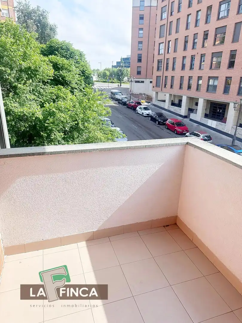 Balcony of Flat for sale in Oviedo   with Heating, Parquet flooring and Terrace