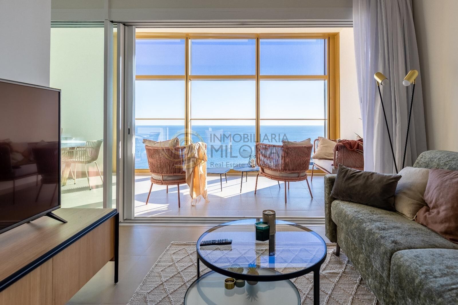 Sala d'estar de Apartament de lloguer en Benidorm amb Aire condicionat, Calefacció i Jardí privat