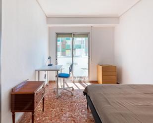 Bedroom of Apartment to share in  Valencia Capital  with Balcony