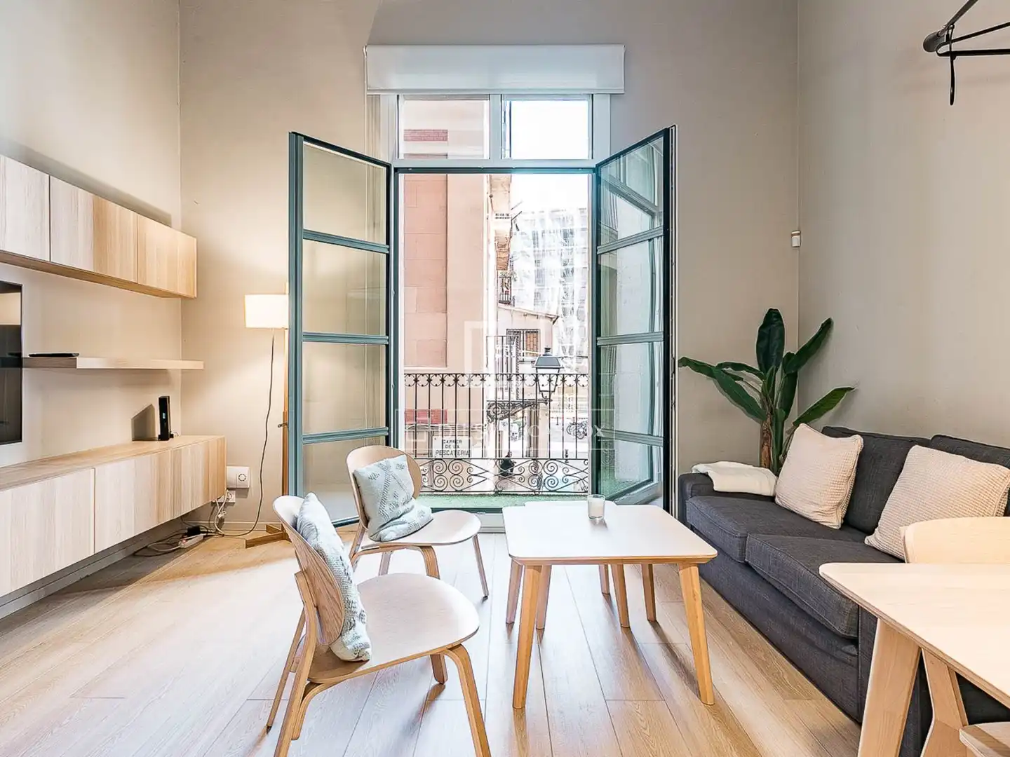 Flat with terrace for sale in Eixample