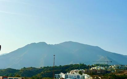 Vista exterior de Apartament en venda en Estepona amb Aire condicionat i Terrassa