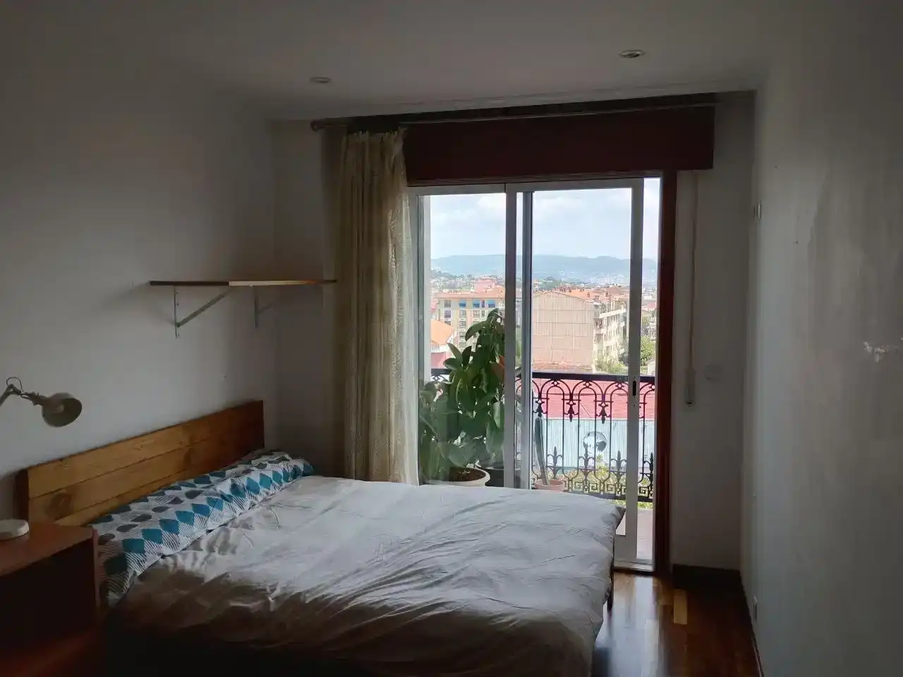 Habitación de Piso de alquiler en Cangas  con Parquet, Trastero y Amueblado