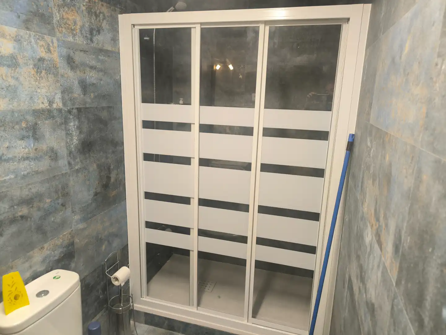 Badezimmer von Lagerraum zum Verkauf in Madrid