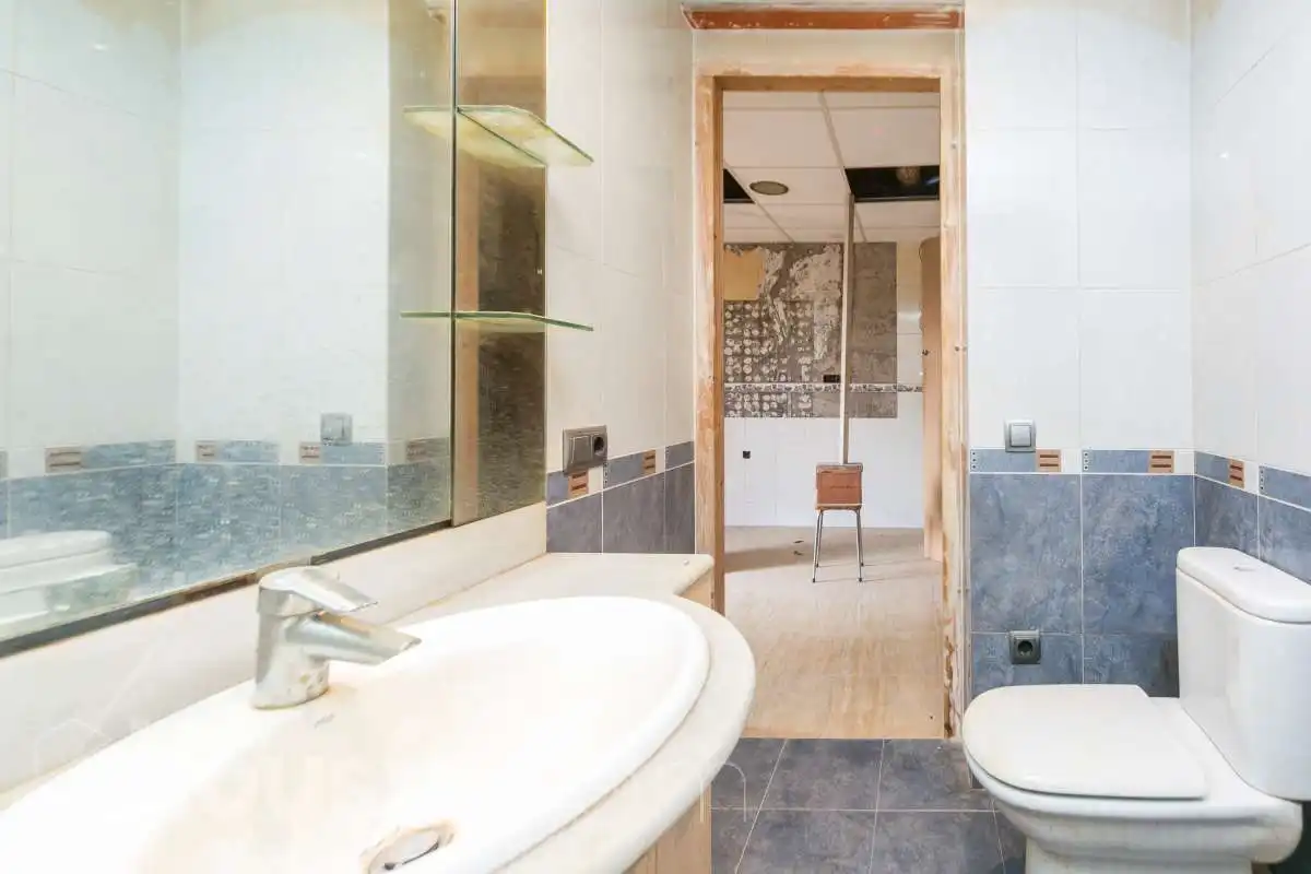Bathroom of Houses for sale in Sant Martí de Tous  with Terrace and Balcony