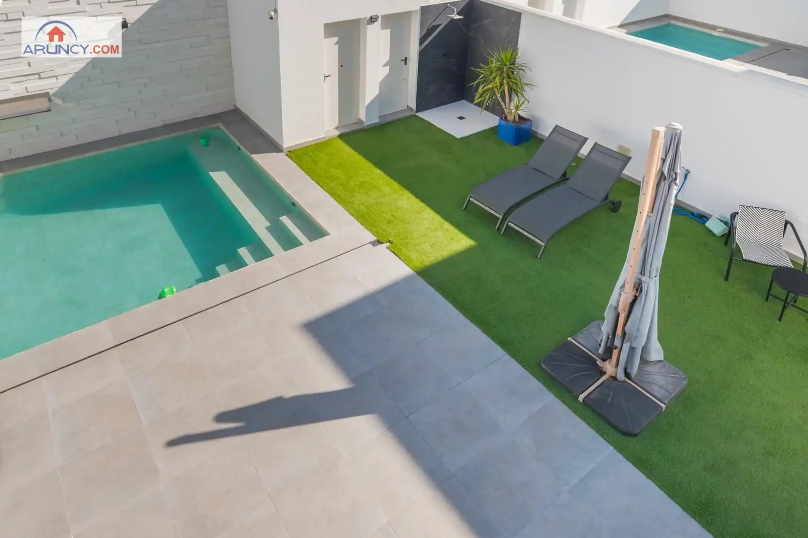 Piscina de Casa adosada en venta en Dos Hermanas con Aire acondicionado, Jardín privado y Terraza