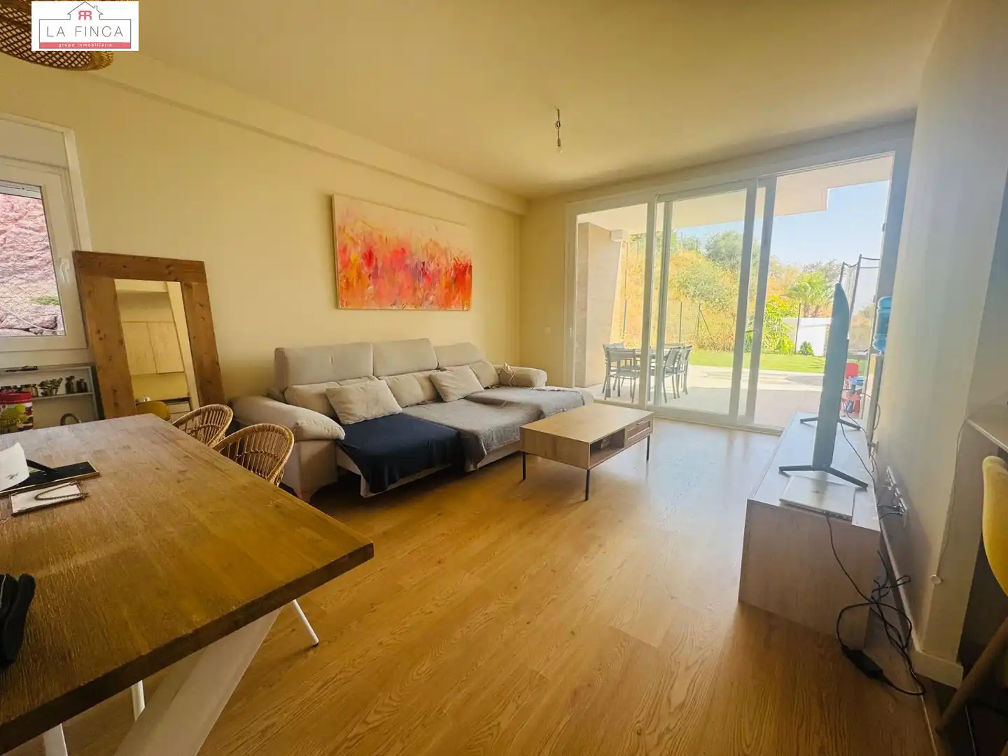 Sala d'estar de Planta baixa en venda en Málaga amb Aire condicionat, Jardí privat i Terrassa