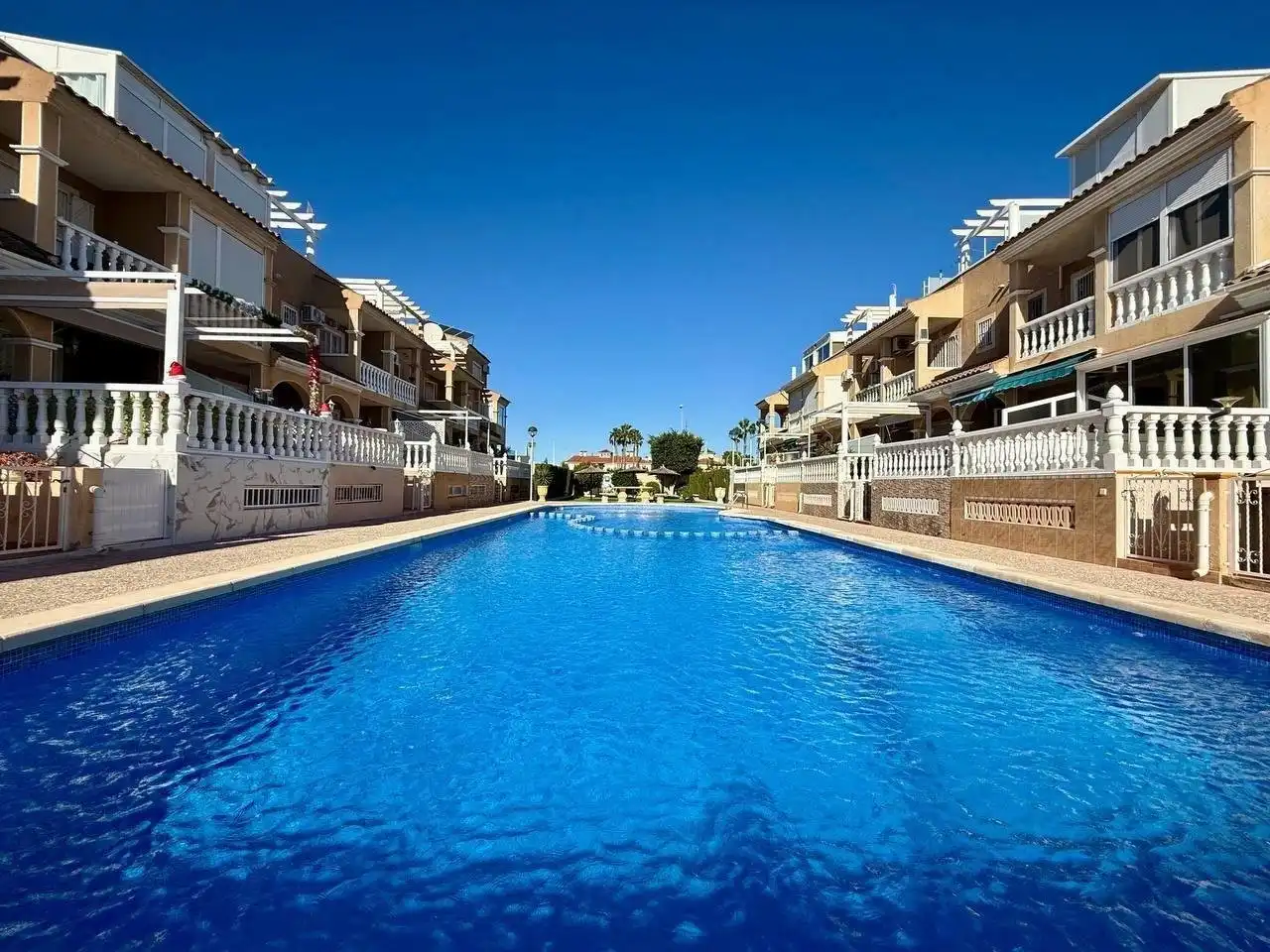 Piscina de Casa o xalet en venda en Orihuela amb Calefacció, Jardí privat i Piscina
