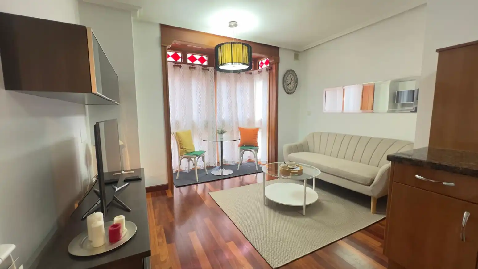Living room of Flat for rent in Gijón   with Heating, Parquet flooring and Furnished
