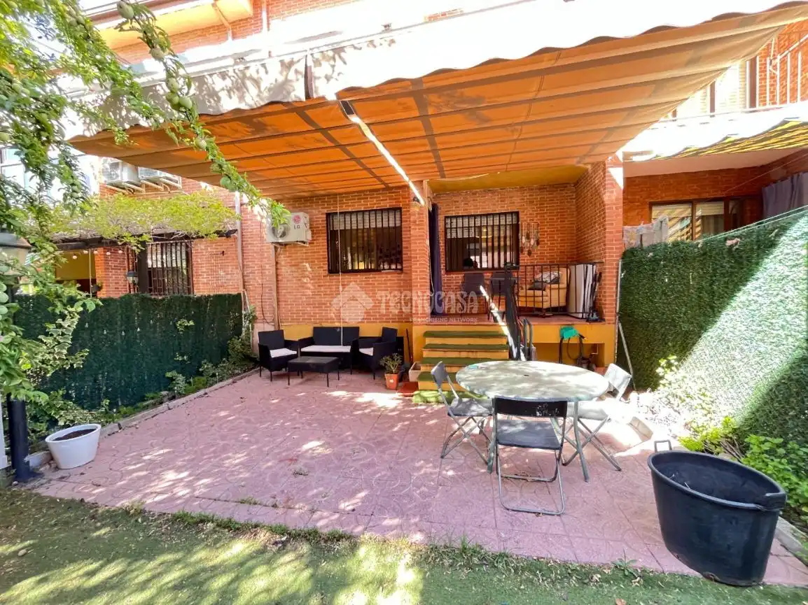 Jardín de Casa adosada en venta en Loeches