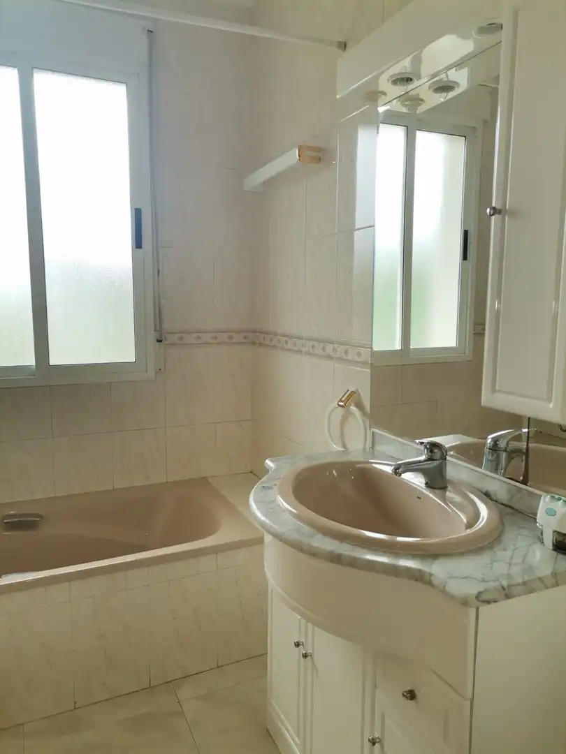 Baño de Casa o chalet de alquiler en A Mezquita  con Calefacción, Terraza y Trastero