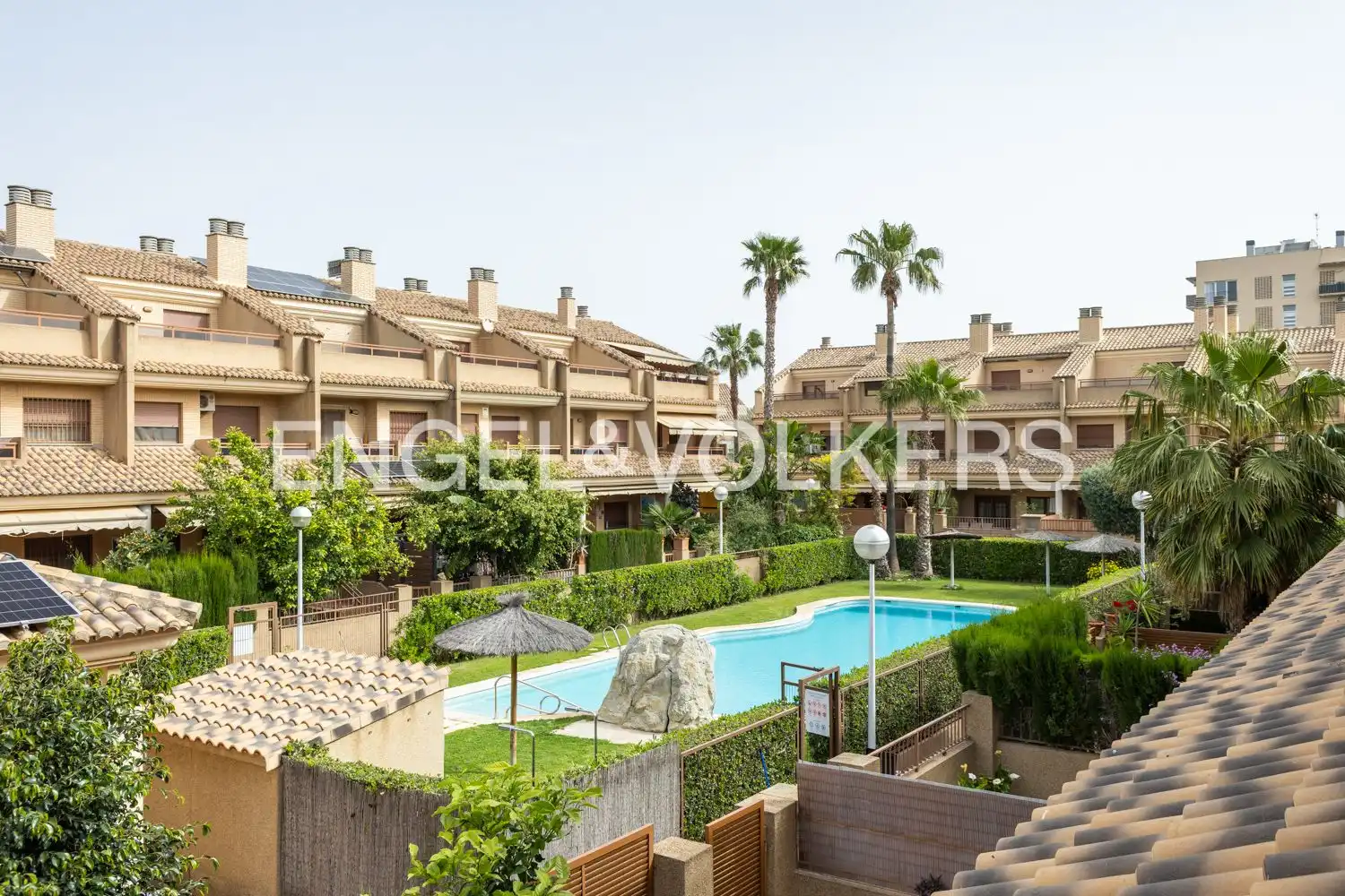 Vista exterior de Casa o chalet de alquiler en  Valencia Capital con Aire acondicionado, Calefacción y Jardín privado