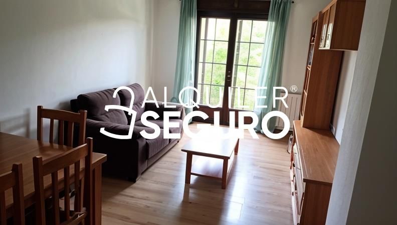 Sala d'estar de Pis de lloguer en Riaza amb Calefacció, Terrassa i Moblat