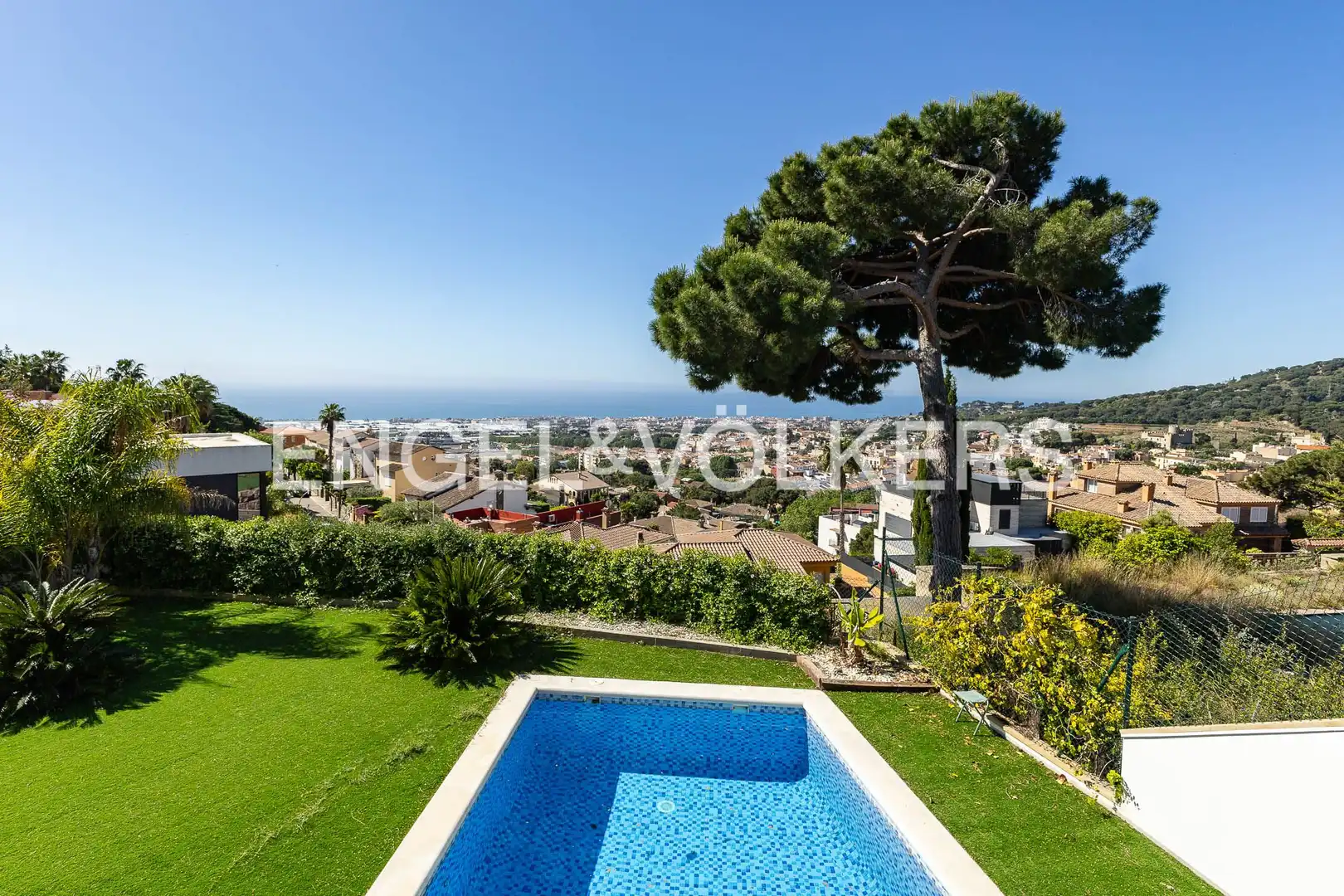 Vista exterior de Casa o xalet en venda en Vilassar de Dalt amb Aire condicionat, Calefacció i Jardí privat