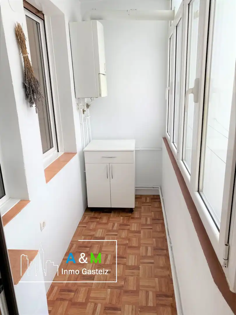 Cuina de Pis de lloguer en Vitoria - Gasteiz amb Calefacció, Parquet i Terrassa